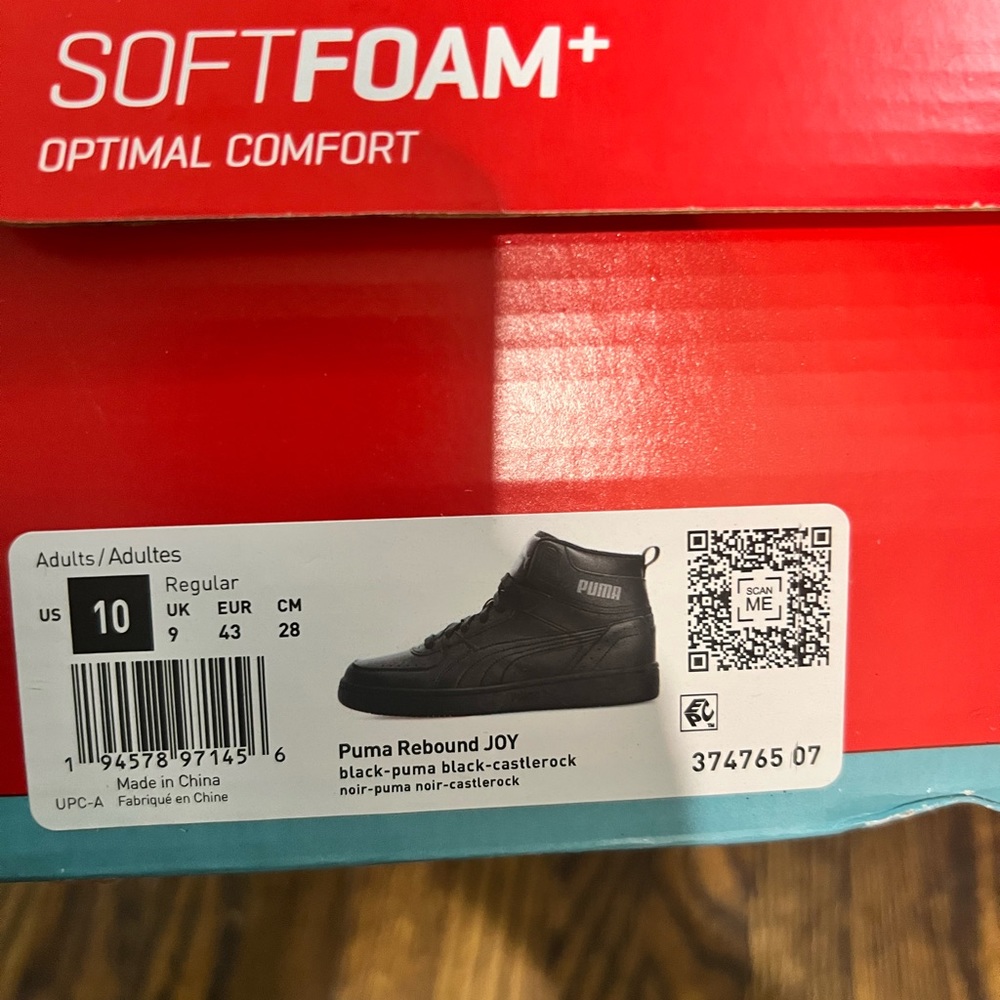 New in box Men’s size 10 Puma high tops